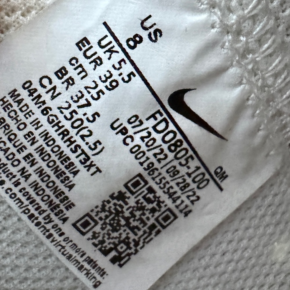Nike High Neck Sneakers in sz. 8 - Picture 10 of 10